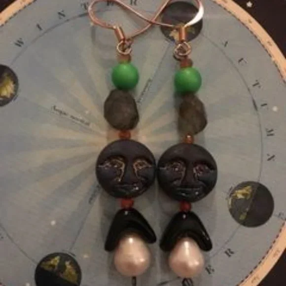 "Scorpio" earrings- handmade semiprecious vintage beads, labradorite, pearl - Picture 3 of 4